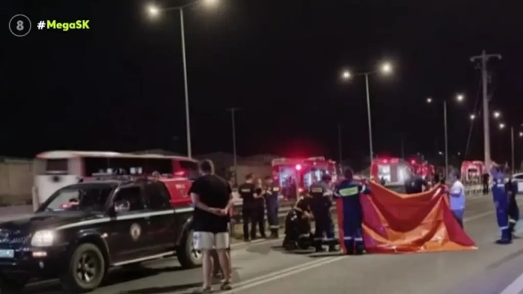 Σοβαρό τροχαίο στον Άγιο Στέφανο – Εθελόντρια της πυροσβεστικής παρασύρθηκε από ΙΧ στην ΕΟ Αθηνών – Λαμίας
