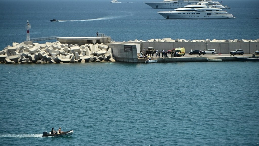 Βουλιαγμένη: Οι πιθανές αιτίες που οδήγησαν στην πτώση του ελικοπτέρου – Έγκυος η μια από τους επιβαίνοντες