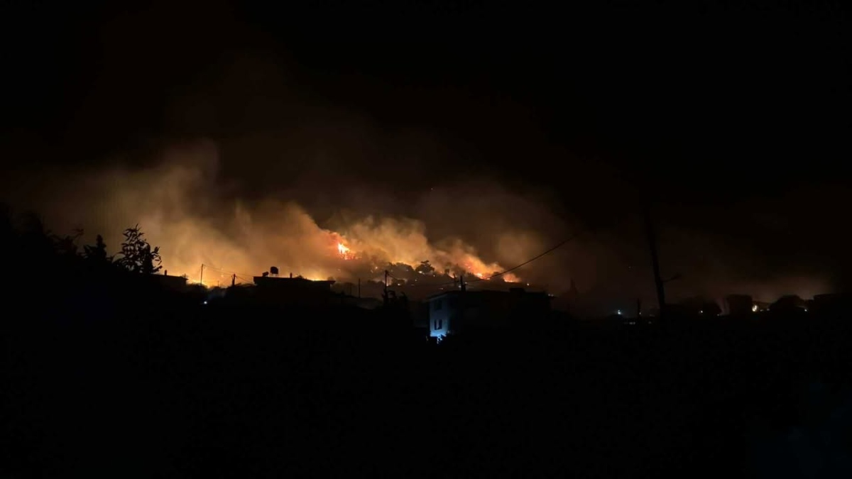 Φωτιά στη Χίο: Ευρεία σύσκεψη στο Δημαρχείο