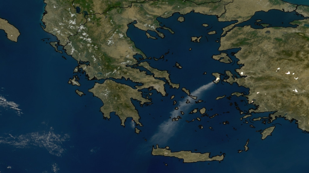 Χίος: 400 χλμ. μακριά έφτασε ο καπνός από τη φωτιά – «Πνίγει» τις Κυκλάδες