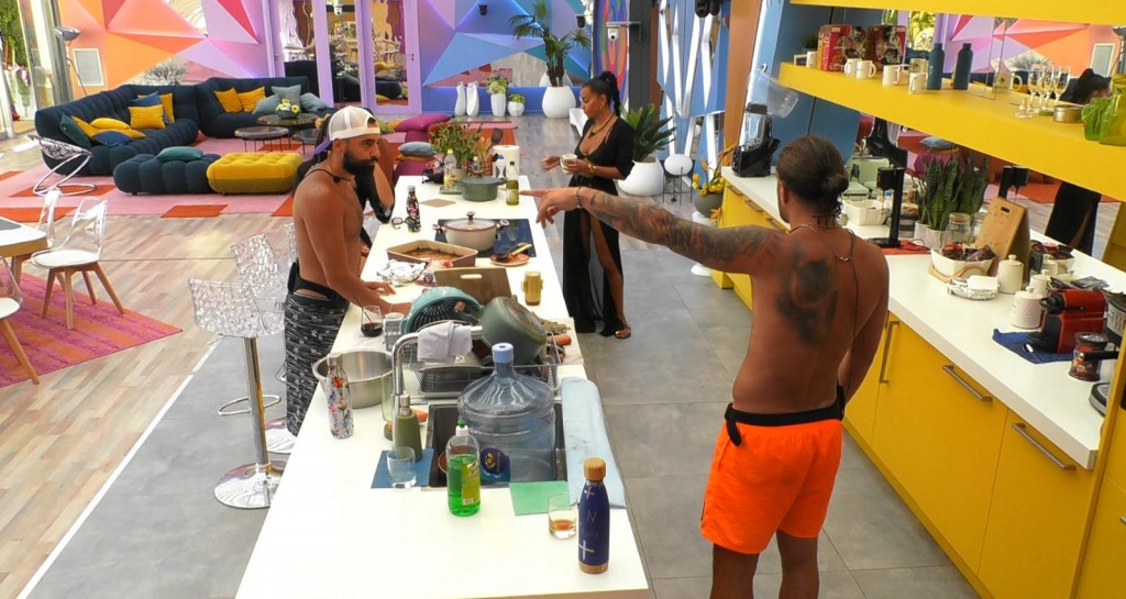 Big Brother: Έξι υποψήφιοι και ένα σπίτι σε αναβρασμό