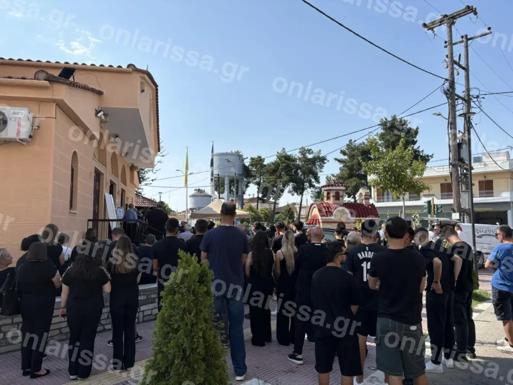Θρήνος στην κηδεία της 18χρονης στη Λάρισα – Πέθανε μετά από δύο ανακοπές καρδιάς σε γυμναστήριο (Φωτογραφίες)