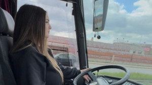 Όνειρα ζωής με τέσσερις ρόδες για 23χρονη οδηγό λεωφορείου