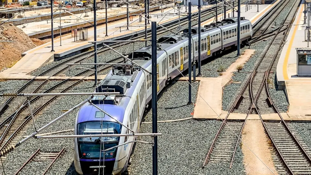 Ζεφύρι: Χειροπέδες σε 38χρονο που αφαίρεσε καλώδιο 100 μέτρων στον Προαστιακό – Έθεσε σε κίνδυνο την ασφάλεια του δικτύου