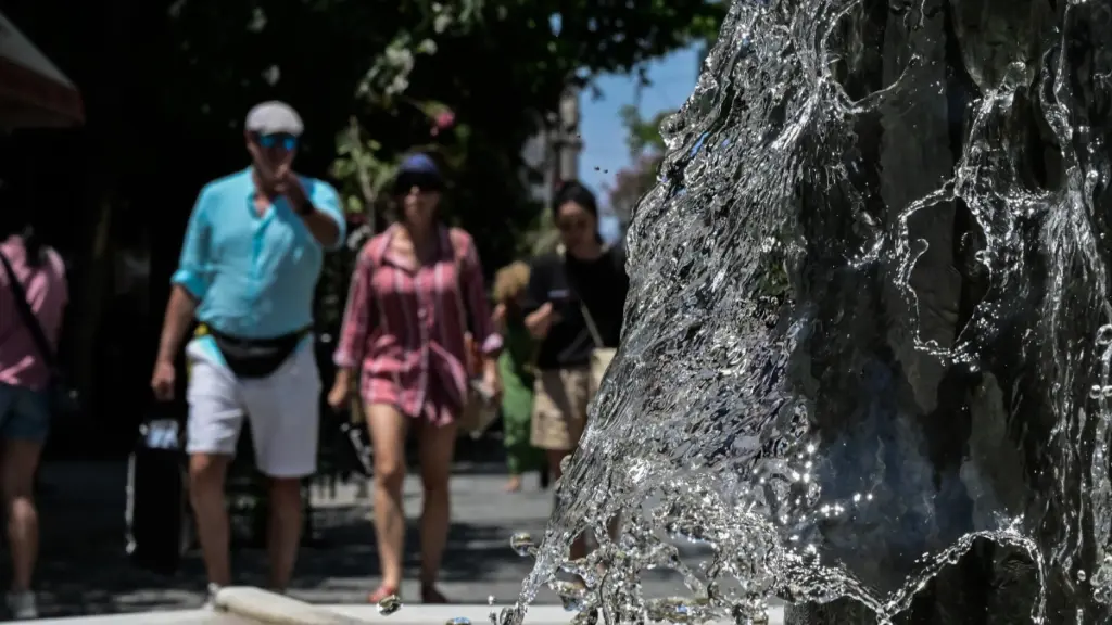 Καιρός σήμερα: Ηλιοφάνεια και θερμοκρασίες έως 37 βαθμούς – Επιμένουν οι ισχυροί άνεμοι
