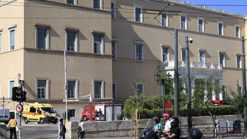 Βουλή: Παραλήπτης του ύποπτου φακέλου με τη σκόνη ο Μητσοτάκης – Εστάλη από τη Ρωσία (βίντεο)