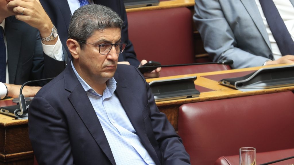 Λευτέρης Αυγενάκης: Άρση ασυλίας εισηγείται η Επιτροπή Δεοντολογίας για το περιστατικό στο “Ελ. Βενιζέλος”