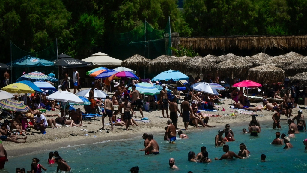 Ο καύσωνας “πνίγει” τη χώρα: Έως 41 βαθμούς  ο υδράργυρος σήμερα και αύριο – Επικαιροποιήθηκε το έκτακτο δελτίο της ΕΜΥ