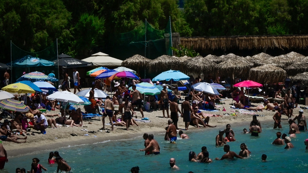 Ο καύσωνας “πνίγει” τη χώρα: Έως 41 βαθμούς ο υδράργυρος σήμερα και αύριο – Επικαιροποιήθηκε το έκτακτο δελτίο της ΕΜΥ
