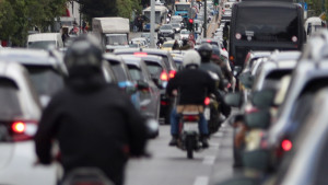 Κυκλοφοριακό χάος στην Αττική Οδό και τη Λ. Αθηνών – Κορίνθου λόγω τροχαίου και εξόδου του Αυγούστου
