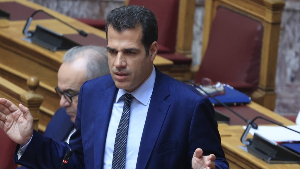 Πλεύρης: “Σκέψεις για κλειστά κέντρα μεταναστών σε τρίτες χώρες, εκτός ΕΕ” – Τι είπε για τις δομές στην Κρήτη