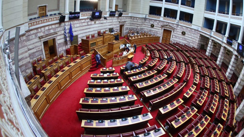 Βουλή: LIVE η συζήτηση του πορίσματος για τον Κώστα Αχ. Καραμανλή για τα Τέμπη