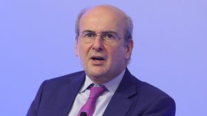 Χατζηδάκης: Οι τράπεζες πήγαιναν γυρεύοντας, η κυβέρνηση είπε “όχι τέτοια κόλπα”