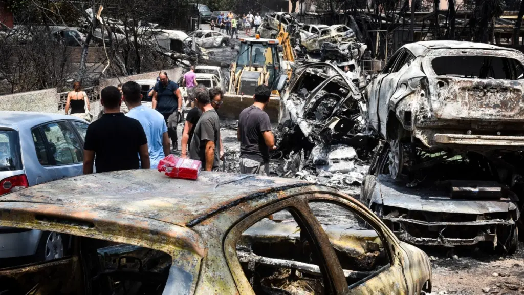 «Η πολιτεία αποφάσισε να σταθεί δίπλα μας», επισημαίνουν οι Σύλλογοι πληγέντων και θυμάτων των τραγωδιών σε Μάνδρα και Μάτι