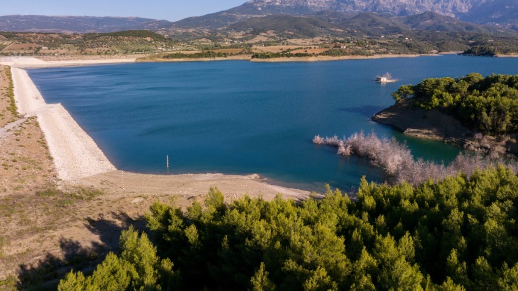Bloomberg: Το σχέδιο της κυβέρνησης για τη λειψυδρία – Συγχώνευση πάνω από 700 εταιρειών ύδρευσης και νέο ταμείο για έργα