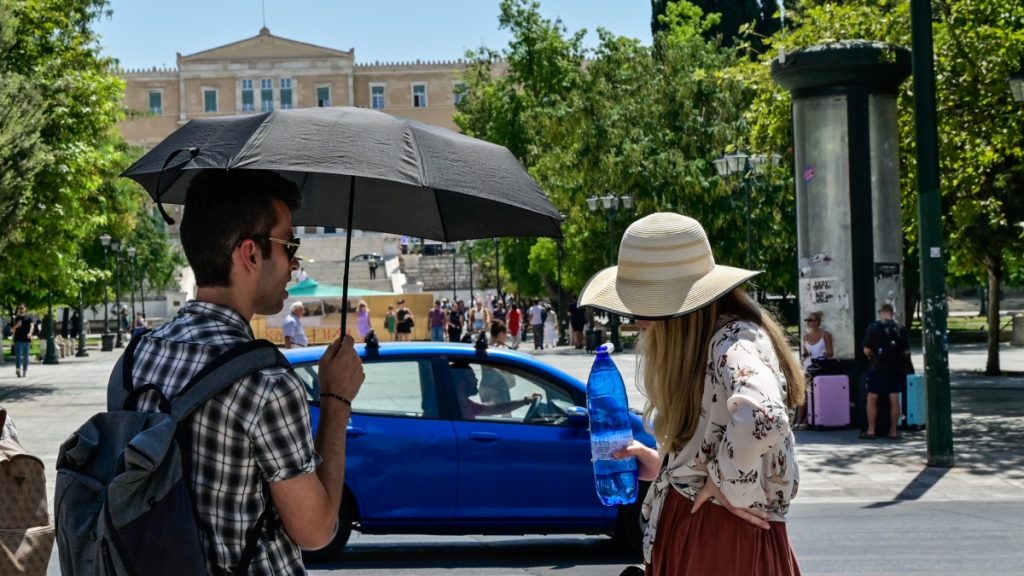 Επιμένει ο καύσωνας με 43άρια έως την Κυριακή, ενισχύονται οι άνεμοι από Παρασκευή – Νέο έκτακτο δελτίο από την ΕΜΥ