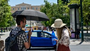 Επιμένει ο καύσωνας με 43άρια έως την Κυριακή, ενισχύονται οι άνεμοι από Παρασκευή – Νέο έκτακτο δελτίο από την ΕΜΥ