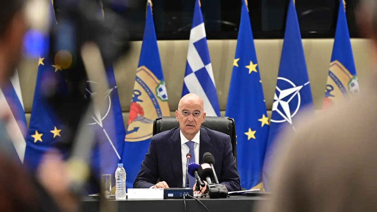 Νέα εποχή στις Ένοπλες Δυνάμεις: Θητεία μόνο στον Στρατό Ξηράς, ποιοι θα λάβουν αυξήσεις – Τι ανακοίνωσε ο Δένδιας