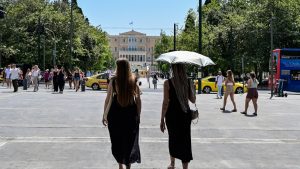 Καύσωνας: Στο “κόκκινο” η χώρα με 44άρια και ισχυρούς ανέμους – Ακραία θερμική επιβάρυνση και κίνδυνος πυρκαγιών (χάρτες)