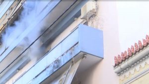 Τραγική εξέλιξη στον Πειραιά: Φωτιά σε διαμέρισμα δευτέρου ορόφου – Ηλικιωμένη εντοπίστηκε νεκρή (βίντεο)
