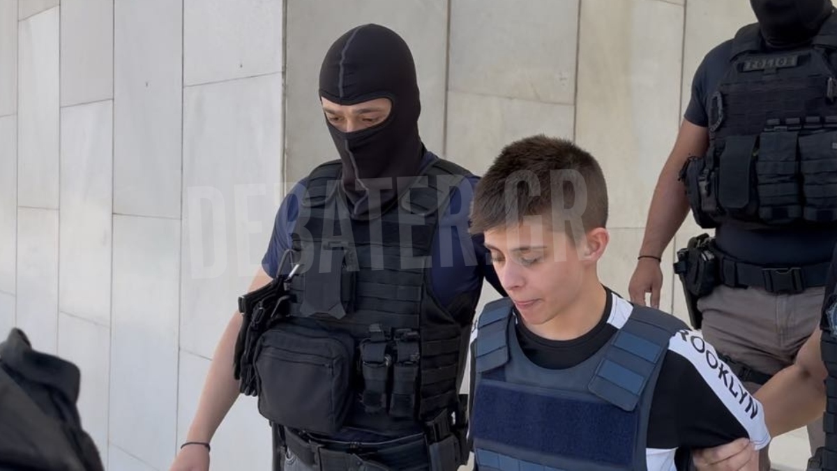 Ειρήνη Μουρτζούκου: Στον Κορυδαλλό με “παγωμένο” βλέμμα και σκυμμένο κεφάλι – Σε διπλανά κελιά με Πισπιρίγκου και μητέρα Άγγελου (βίντεο)