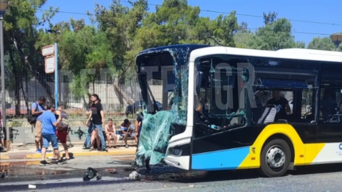 Σύγκρουση λεωφορείων στη Βούλα: “Πολλά παιδιά ήταν μέσα στα αίματα, φορούσαν τα μαγιό τους”