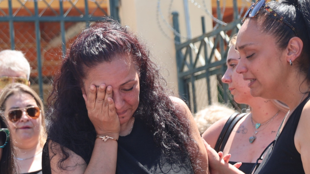 Χαμός στη δίκη της Κυριακής Γρίβα: Ο συνήγορος του δράστη εκτόξευσε μπουκάλι σε συνάδελφό του