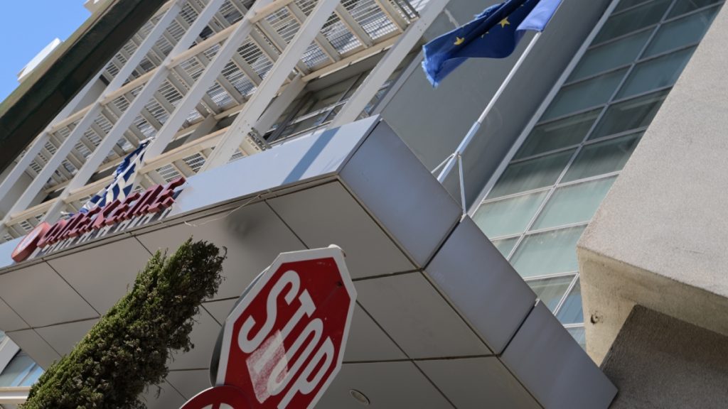 ΟΠΕΚΕΠΕ: Γιατί η κυβέρνηση επέλεξε τον δρόμο της Εξεταστικής από την ίδρυση του Οργανισμού έως σήμερα
