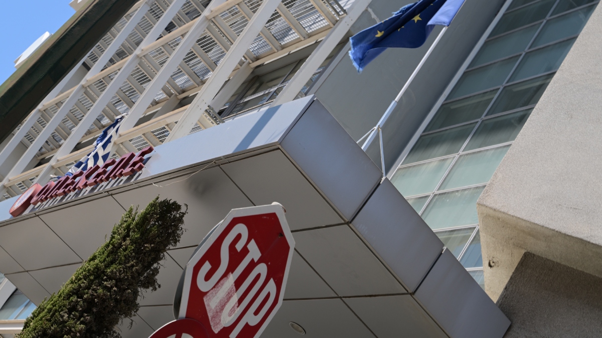 ΟΠΕΚΕΠΕ: Γιατί η κυβέρνηση επέλεξε τον δρόμο της Εξεταστικής από την ίδρυση του Οργανισμού έως σήμερα