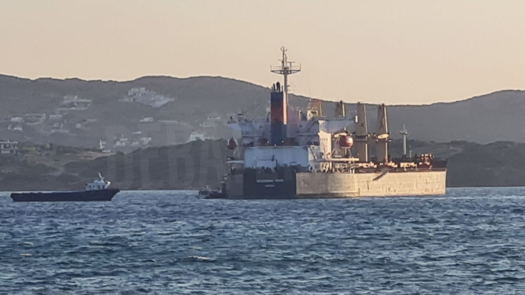 Στο Λαύριο το πλοίο με τους 520 μετανάστες που διασώθηκαν στη Γαύδο – Θα μεταφερθούν στη δομή της Μαλακάσας