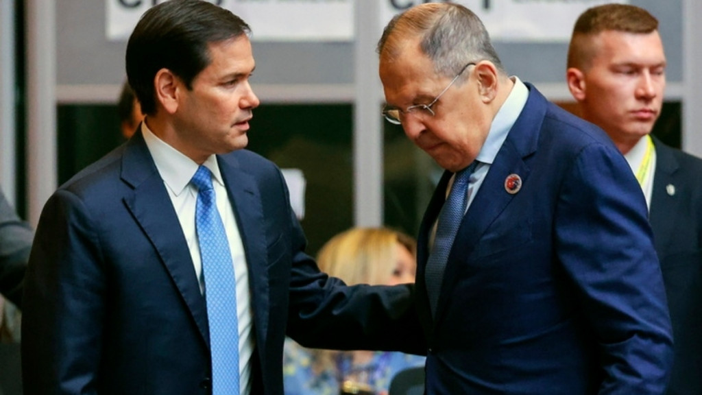 Νέα συνάντηση Λαβρόφ – Ρούμπιο στα… όρθια: “Η θετική τάση στις διμερείς σχέσεις συνεχίζεται”