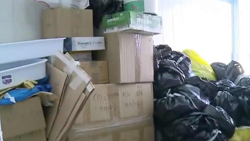 Ντροπιαστικές εικόνες μέσα από την Ιατροδικαστική Πατρών – Πειστήρια πεταμένα σε σακούλες, ξεχασμένα οστά και σοροί (βίντεο)