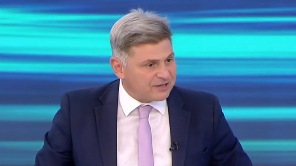 Ο Φαραντούρης αποκάλεσε “εγκληματική οργάνωση” την κυβέρνηση – Τη διαγραφή του από τον ΣΥΡΙΖΑ ζητά η ΝΔ