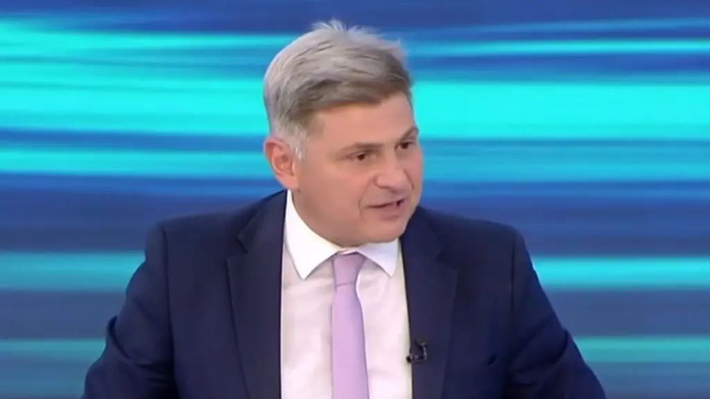Ο Φαραντούρης αποκάλεσε “εγκληματική οργάνωση” την κυβέρνηση – Τη διαγραφή του από τον ΣΥΡΙΖΑ ζητά η ΝΔ