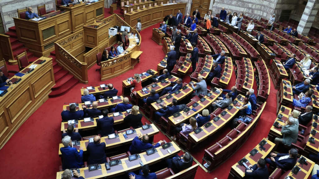 Μεταναστευτικό: Πέρασε με 177 “ναι” η τροπολογία Πλεύρη για “πάγωμα” στις αιτήσεις χορήγησης ασύλου