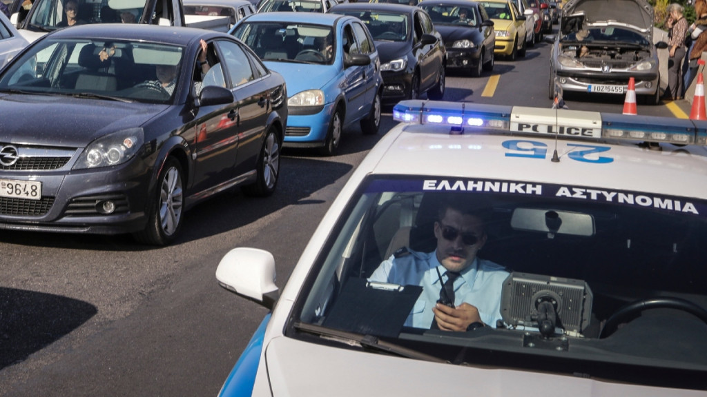 Γλυφάδα: Καραμπόλα 3 οχημάτων στη λεωφόρο Ποσειδώνος
