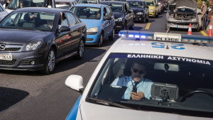 Γλυφάδα: Καραμπόλα 3 οχημάτων στη λεωφόρο Ποσειδώνος – Ένας τραυματίας