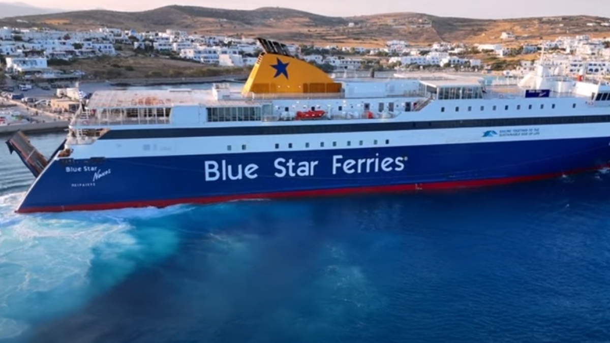 Κουφονήσια: Η θεαματική μανούβρα του Blue Star Naxos στο λιμάνι – Έδεσε σε χρόνο… dt (βίντεο)