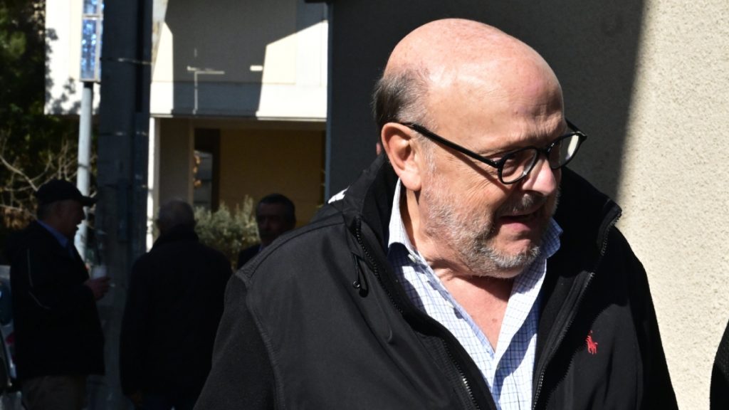 Ευάγγελος Αντώναρος: Καλεί Καραμανλή, Σαμαρά, Παπανδρέου και Τσίπρα να ζητήσουν την απομάκρυνση της κυβέρνησης