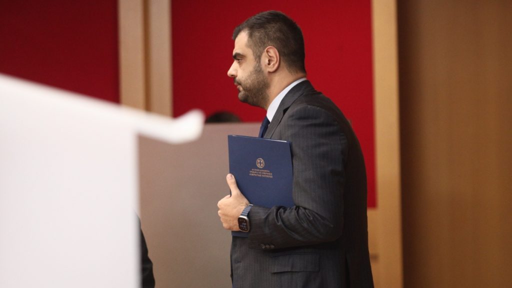 Μαρινάκης κατά Τσίπρα: “Έχει καταγραφεί στη συνείδηση των πολιτών ως ο πρωθυπουργός που έπαιξε τη χώρα στα ζάρια”