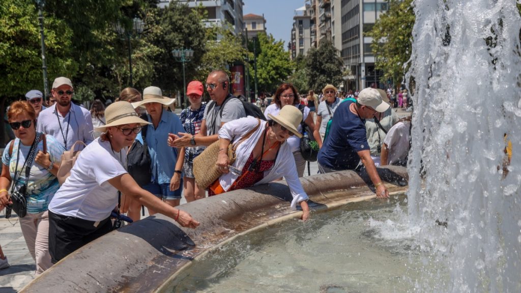 Αρχίζει το εξαήμερο κύμα καύσωνα, 40άρια από αύριο – Ποιες περιοχές θα “ψηθούν”, δυσφορία και τη νύχτα