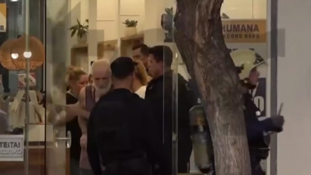 Πέτρος Φιλιππίδης: Πού επικεντρώνονται οι έρευνες για τη φωτιά στο σπίτι του – “Δεν έχει ούτε ρούχα να φορέσει, φιλοξενείται”