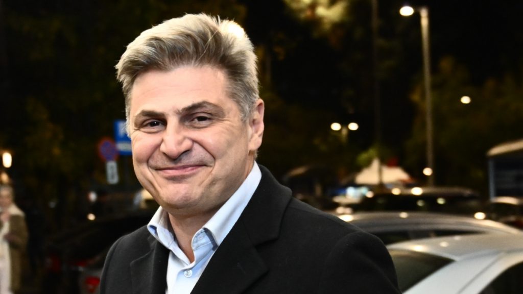 Φαραντούρης: “Νονός εγκληματικής οργάνωσης ο πρωθυπουργός” – ΝΔ: “Ο ΣΥΡΙΖΑ έχει επιλέξει το δρόμο της θεσμικής κατηφόρας”