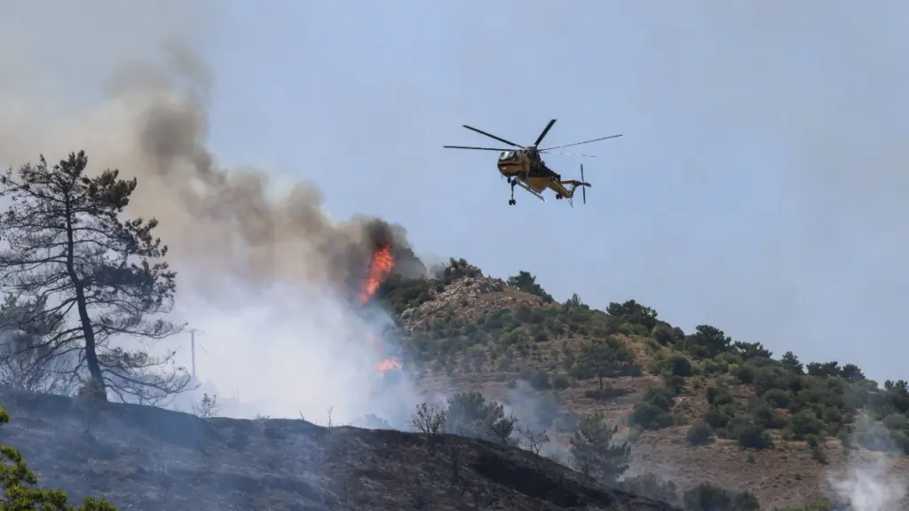 Χανιά: Πυρκαγιά σε χαμηλή βλάστηση στα Μεγάλα Χωράφια – Συνδράμουν 2 ελικόπτερα