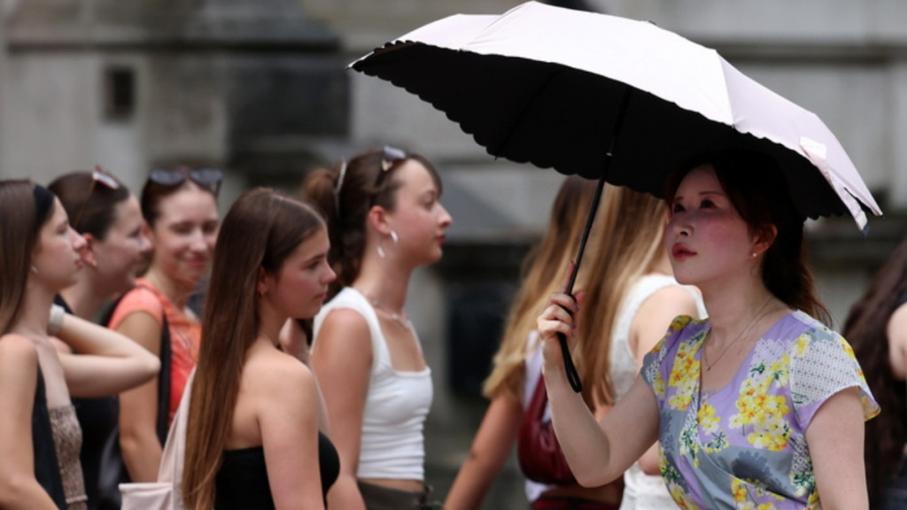 Επιμένει ο καύσωνας χωρίς προηγούμενο στη νότια Ευρώπη – Προς τη Γερμανία μετακινείται η ζέστη
