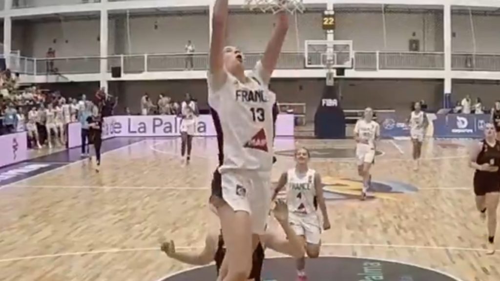 Η 17χρονη Τουρνεμπίζ κάρφωσε στο Eurobasket U18 και ο εκφωνητής της FIBA τρελάθηκε (Bίντεο)