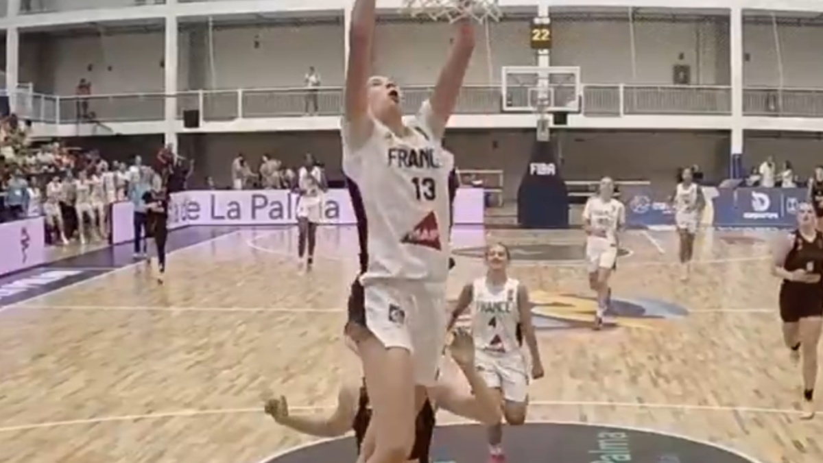 Η 17χρονη Τουρνεμπίζ κάρφωσε στο Eurobasket U18 και ο εκφωνητής της FIBA τρελάθηκε (Bίντεο)