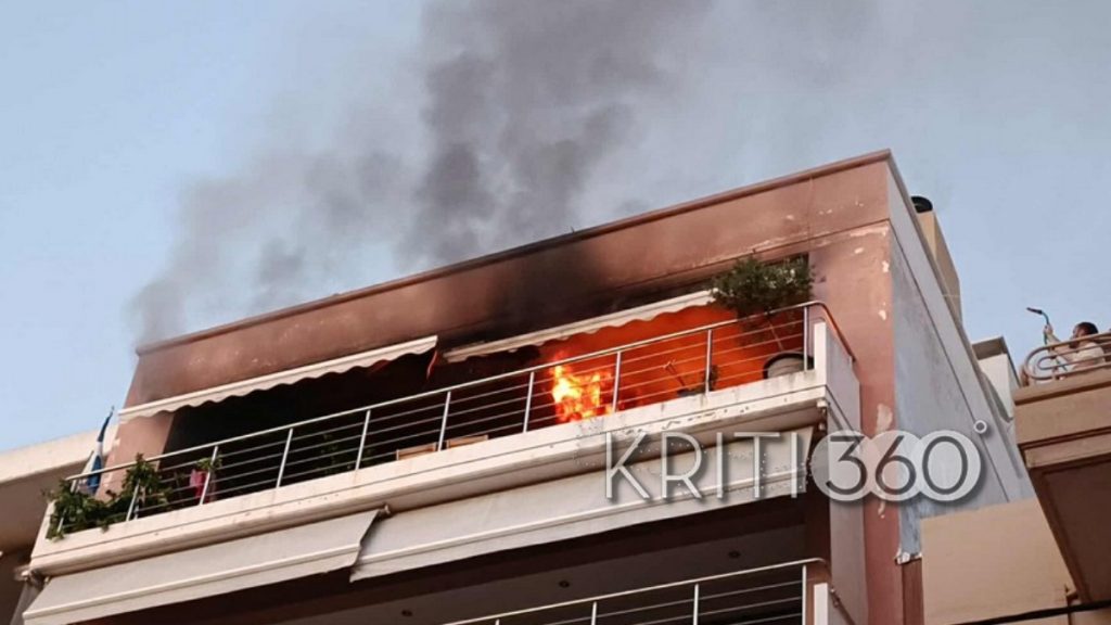 Χανιά: Διαμέρισμα πολυκατοικίας τυλίχθηκε στις φλόγες (Φωτογραφίες & Βίντεο)