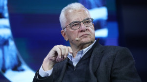 Γιάννης Πρετεντέρης: Η κομψή σύζυγός του που τον στηρίζει σε κάθε του βήμα – Η αδυναμία στα 2 παιδιά τους