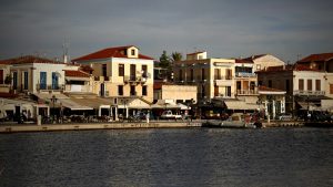 Αίγινα: Αυτοκίνητο έπεσε στη θάλασσα